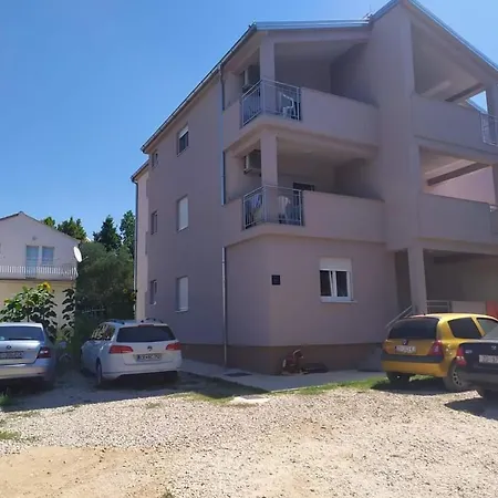 Apartamento Uranija