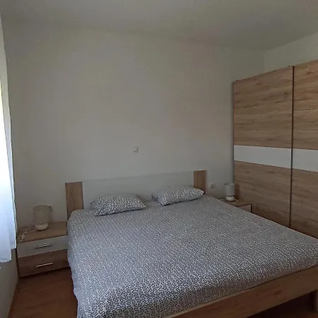 Uranija Apartamento *